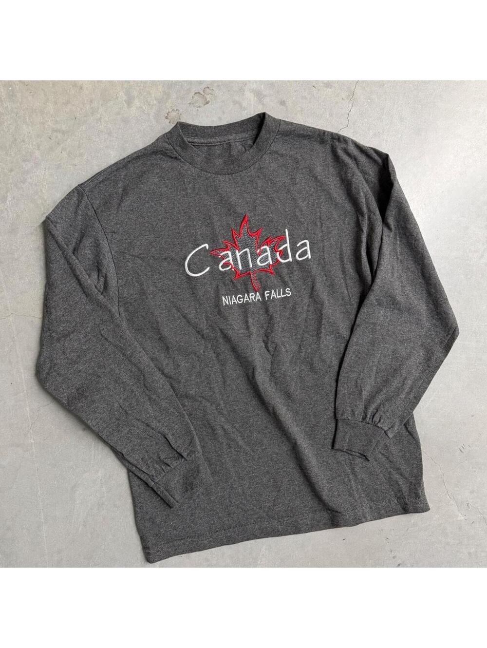2000's Men's Gray Long Sleeve Canadian Niagara Falls Tee Sized Medium